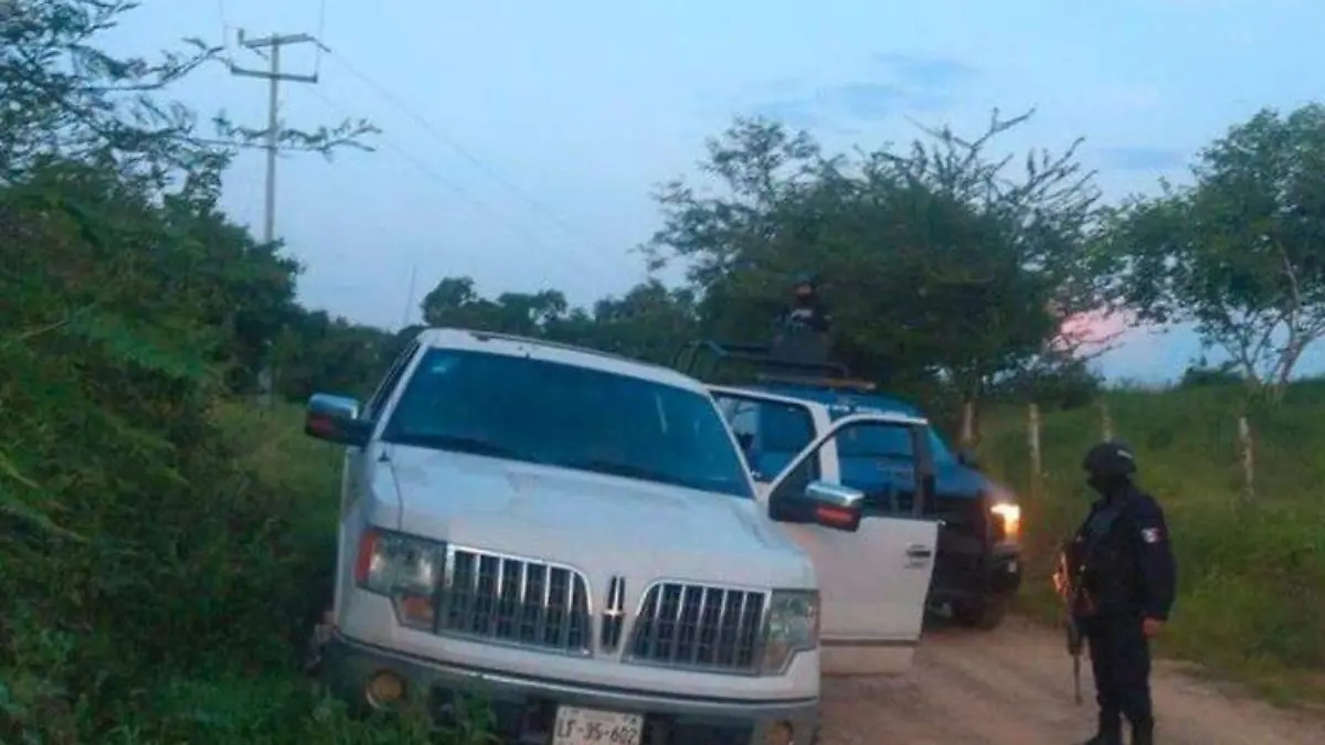 Coyuca camioneta asegurada